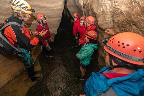 Christchurch: Wycieczka po Cave Stream i Castle HillWycieczka w małej grupie z odbiorem z hotelu