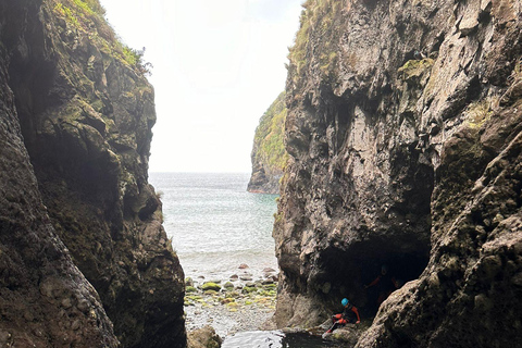 Flores: Canyoning with a Guide and Snack - Ilhéus Inferior