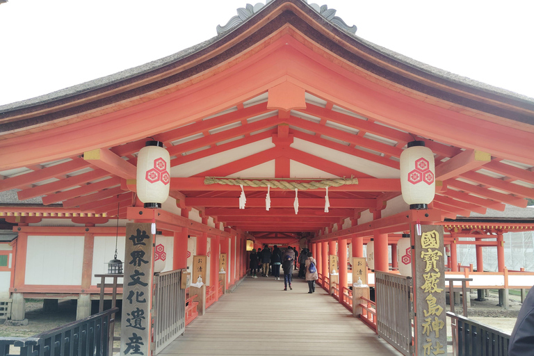 Hiroshima: 5.5-Hour Highlights Tour with Professional guide