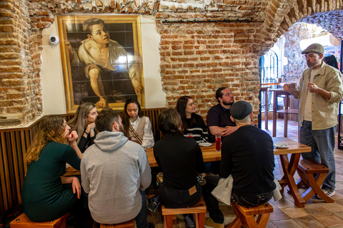 Madrid's Iconic Tapas, Taverns & History Experience