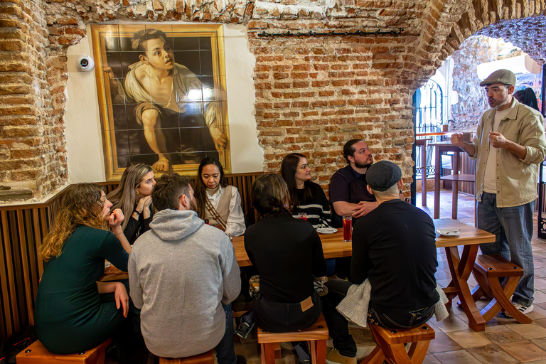 Madrid's Iconic Tapas, Taverns & History Experience