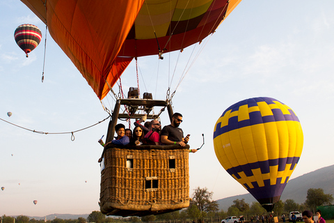 Teotihuacan: Voo de balão de ar quente Balões do céuTeotihuacan: Voo de balão de ar quente pela Sky Balloons