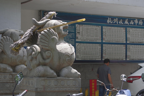 Hangzhou Ghost Market Adventure: Antique Hunt & Bargain