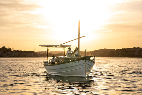 Romantic Private Tour of the Port of Mahón – Classic Llaut Romantic private tour of the Port of Mahón - Classic Llaut