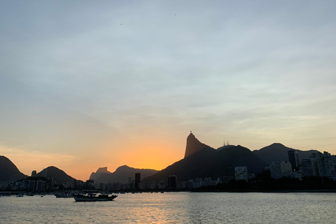 Rio de Janeiro: Rejs wycieczkowy o zachodzie słońca z toastem Heinekena