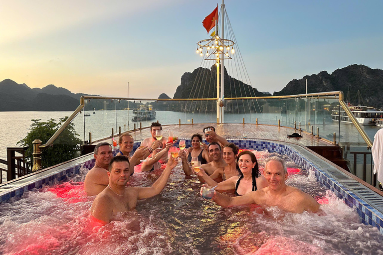 Hanoi: 2-daagse boetiekcruise door Halong Bay met kajakken