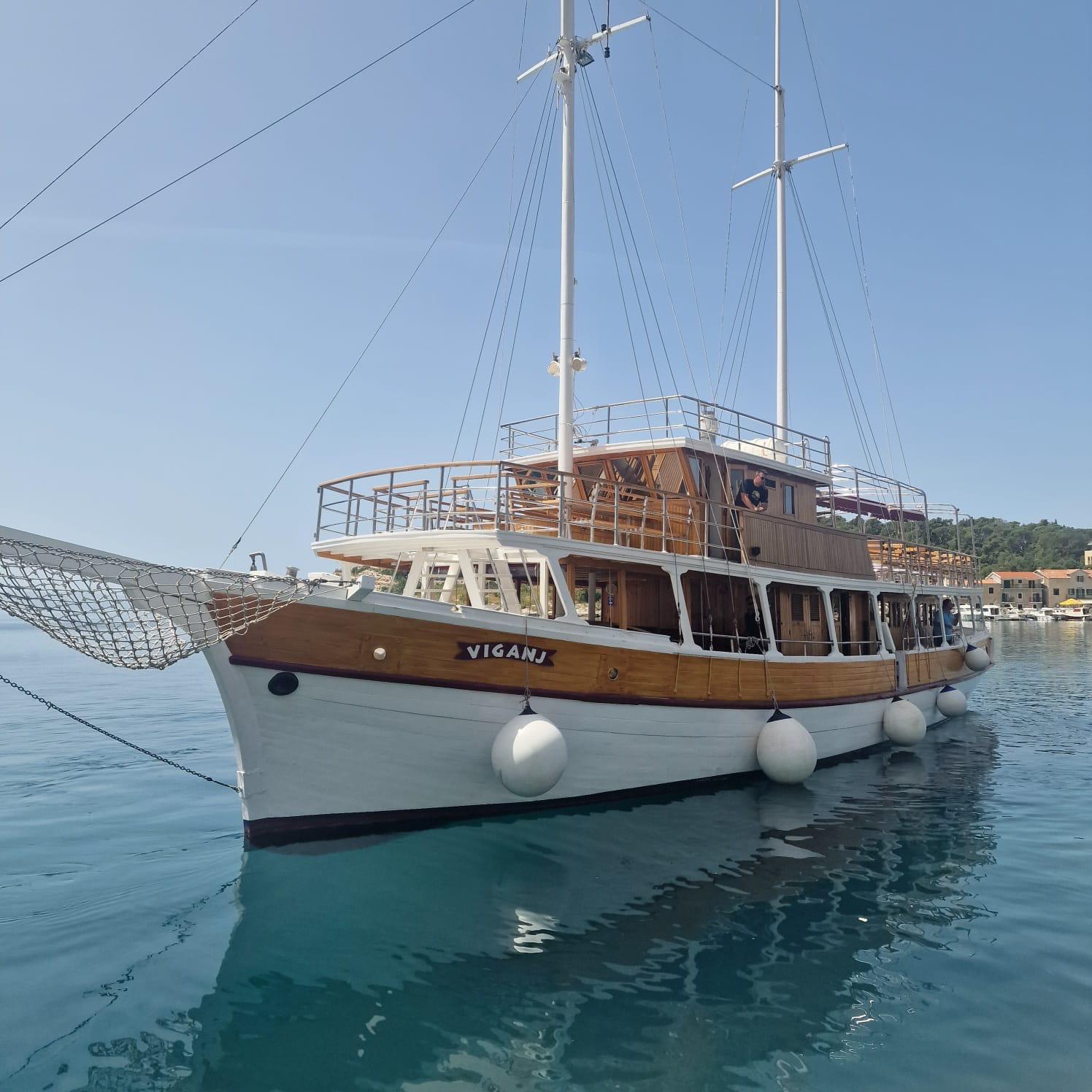 Ab Makarska: Bootsfahrt nach Hvar & Brač mit Mittagessen & Zlatni Rat