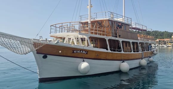 Ab Makarska: Bootsfahrt nach Hvar & Brač mit Mittagessen & Zlatni Rat