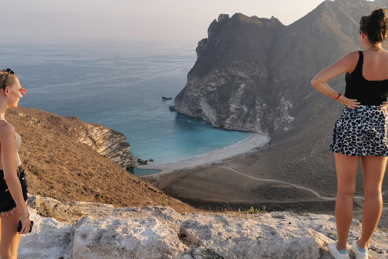 Wycieczka całodniowa: Ukryte skarby i skaliste plaże na zachód od Salalah