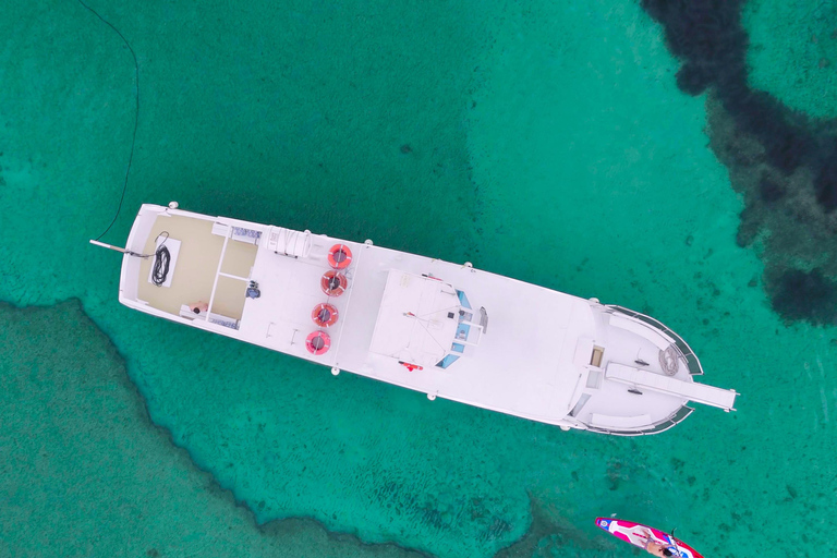 Alcudia Maiorca: Pôr do sol em barco com comida e bebida incluídasAlcudia, Maiorca: Pôr do sol num barco com comida e bebida incluídas