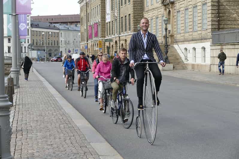 Gothenburg: Guided City Bike Tour