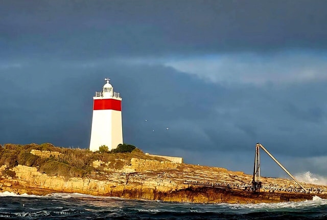 Hobart: Harbor Cruise Iron Pot Lighthouse with Scenic Views