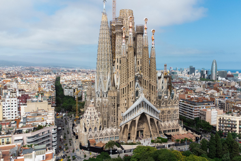 Barcelona: Sagrada Familia Tour with Tower Access OptionGuided Tour without Tower Access