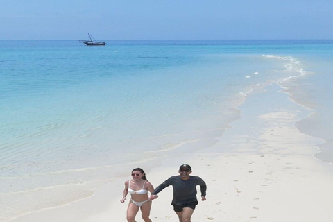 Zanzibar: prywatny rejs wycieczkowy z przewodnikiem na mieliźnie NyundoZanzibar: prywatny rejs wycieczkowy z przewodnikiem na ławicę piaskową Nyundo