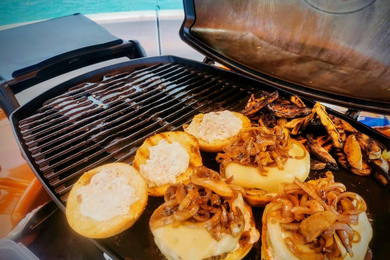 Propriano: BBQ Boat rental without a license for aperitifs or lunch at sea Lunch / Barbecue at sea (midday)