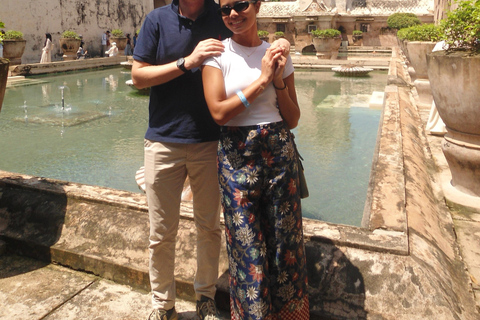 Yogyakarta Palace and Watercastle Guided Tour Private Transfer: Palace & Water castle Guided Tour