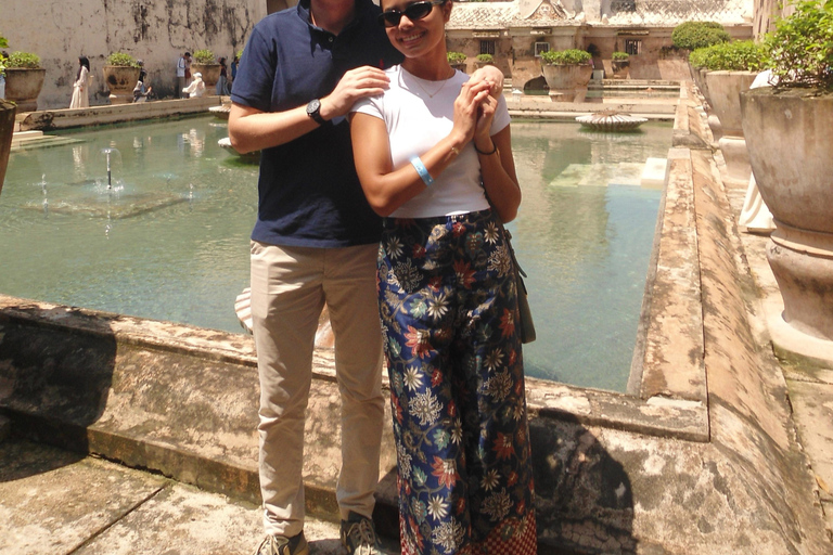 Yogyakarta Palace and Watercastle Guided Tour Private Transfer: Palace & Water castle Guided Tour