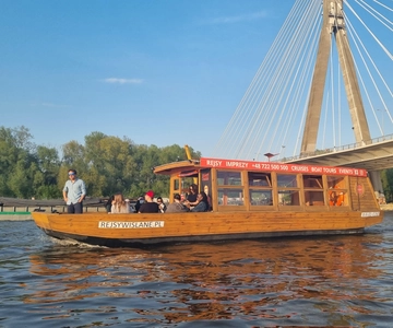 Warsaw: Vistula River Sunset Cruise with Welcome Drink