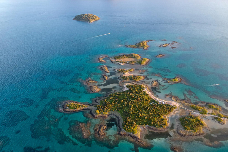 Athènes : excursion d&#039;une journée en bateau avec baignade et piscine thermaleAthènes : excursion d&#039;une journée en bateau vers les îles avec baignade