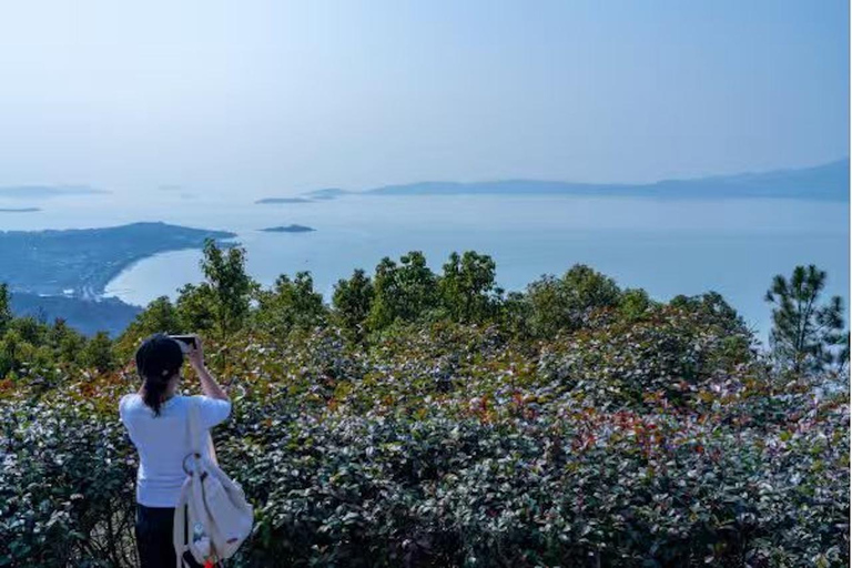 From Shanghai: Taihu Dongshan Hike & Lakeside Sunset Tour