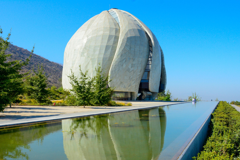 Santiago: Privétour naar Aquitania Wijnmakerij en Bahá&#039;í Tempel