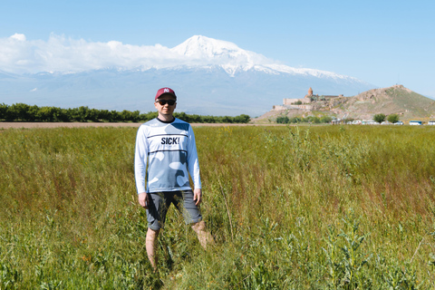 从埃里温出发：霍尔维拉普、诺拉万克、杰尔穆克和鸟洞霍尔维拉普、诺拉旺克、杰尔穆克私人观光（不含导游）