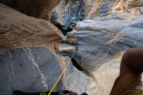 Journée complète d'aventure dans le canyon des serpents (Wadi Bani Awf)Excursion d'une journée dans le canyon des serpents