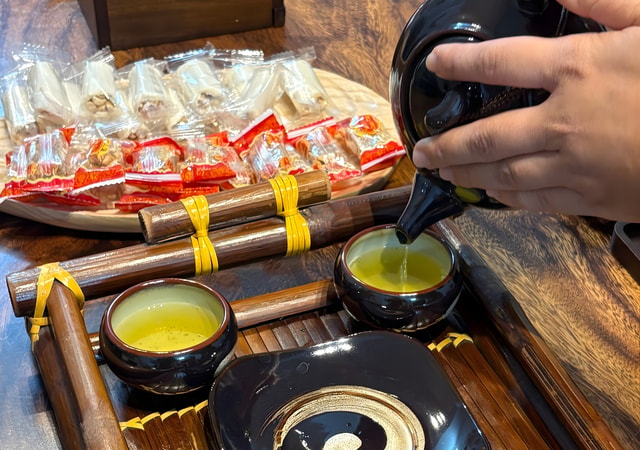 Hanoi: Taste 3 Vietnamese Tea & Brew 3 Signature Coffee