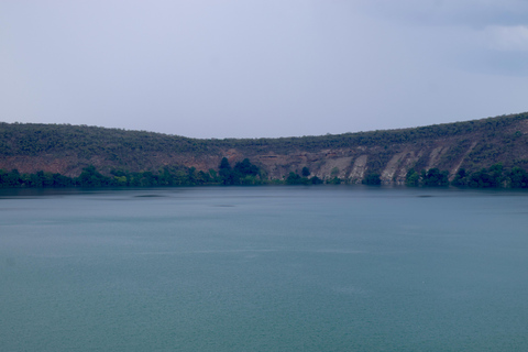 Lake Chala Tour: Wandelen en/of kajakkenMeer van Chala: Wandelen naar de grensrots