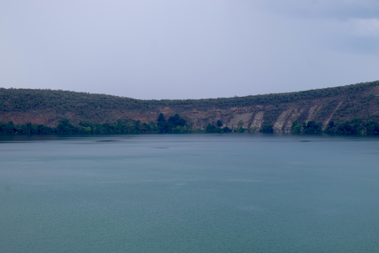 Lake Chala Tour: Wandelen en/of kajakkenMeer van Chala: Wandelen naar de grensrots