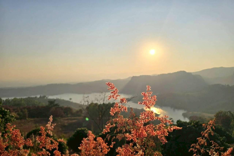 Da Chiang Rai a Chiang Mai: tour panoramico privatoDa Chiang Rai a Chiang Mai: tour privato con trasferimento panoramico