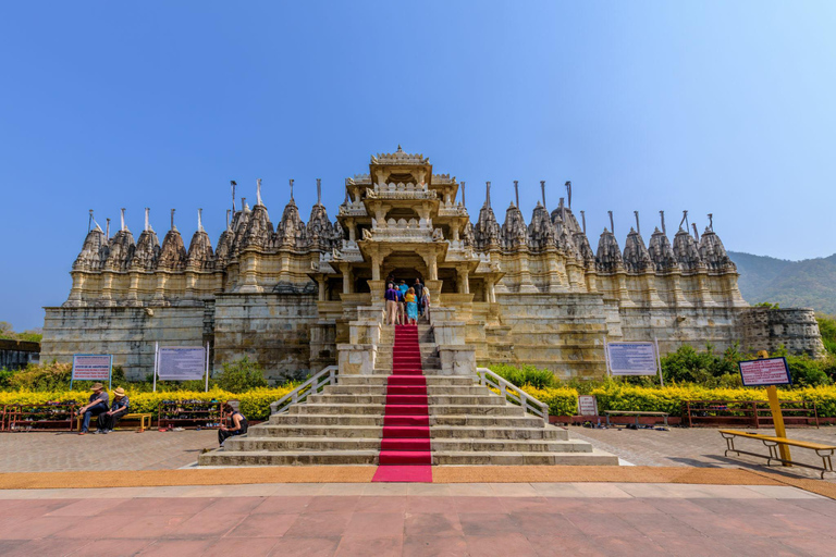 Tour privado de un día por Kumbhalgarh y Rankapur desde Udaipur