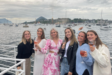 奥勒松：峡湾“Flyt-Bar”水上酒吧派对奥勒松：峡湾上的“Flyt-Bar”水上休闲派对