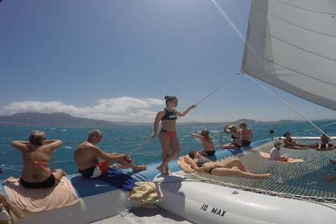 Sosúa: Catamaran Cruise with Snorkeling and Lunch