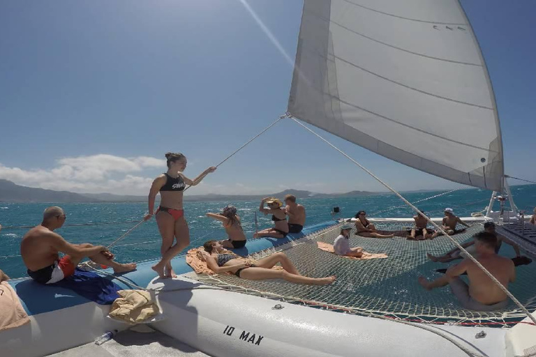 Sosúa: Catamaran Cruise with Snorkeling and Lunch