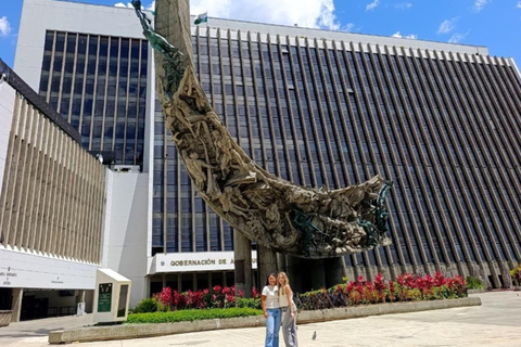 Medellín Through Time – City Sightseeing Tour | Subway, Metrocable, and Historic Center