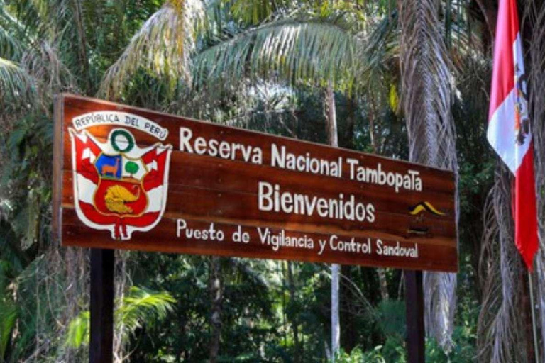 Puerto Maldonado: Jungle trekking + Sandoval Lake