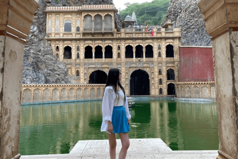 2 Days Jaipur City Tour: Explore the Pink City with a Guide