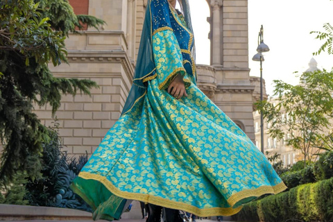 Baku: Traditional Azerbaijani Costume Rental Experience