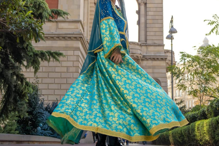 Baku: Traditional Azerbaijani Costume Rental Experience