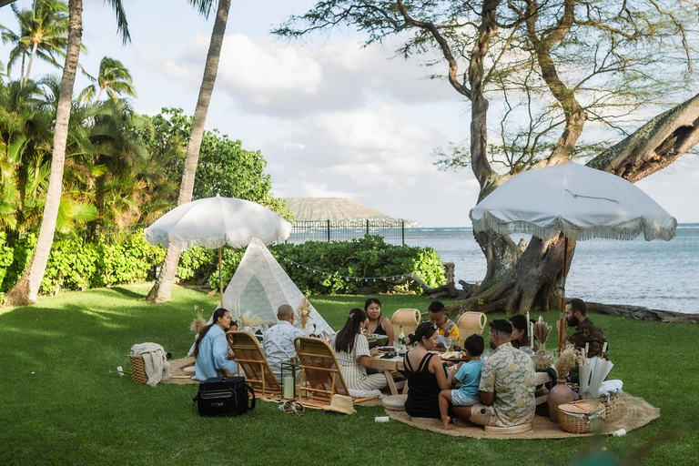 Waikiki : Beach Picnic with Professional Photography! Waikiki : Beach Picnic with Photography and Performance!