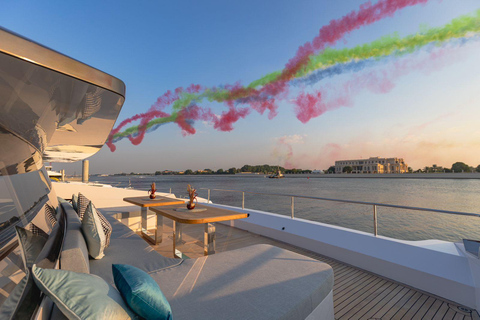 迪拜：家庭日落超大游艇巡航（含烧烤和饮料）