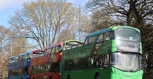 Edinburgh: Hop-On Hop-Off Bus Tour with Live Guide