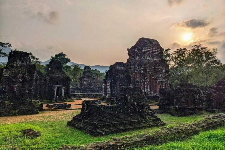 Hue naar Hoi An via Hai Van Pas &amp; BaNa Hills - Gouden BrugPrivé auto via Hai Van pas