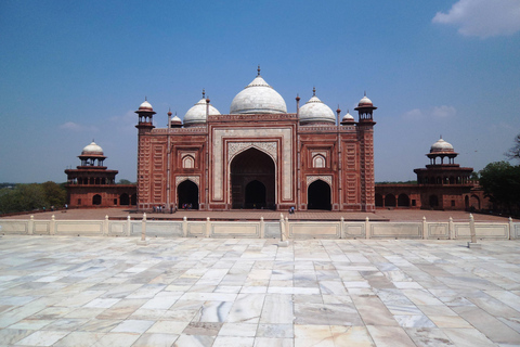 Delhi: 6-Day Golden Triangle Tour with Varanasi Tour without Hotels