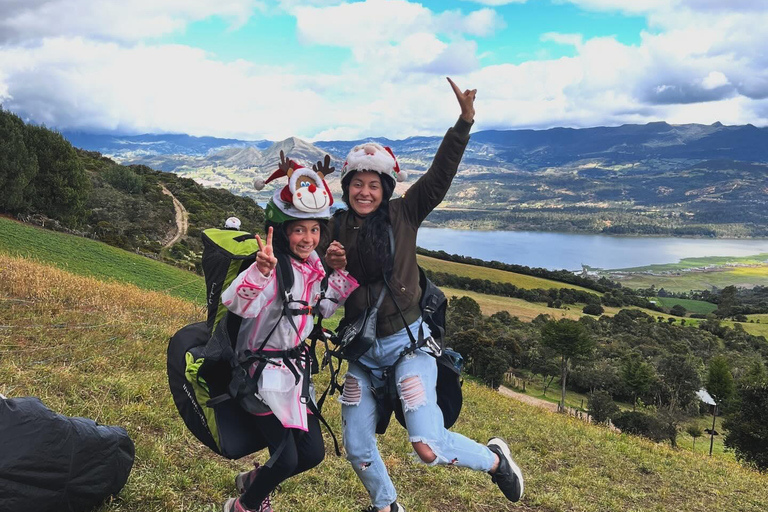 Bogotá: Ticket de entrada para vuelo en parapente en GuatavitaTicket de entrada básico para volar en parapente en Guatavita