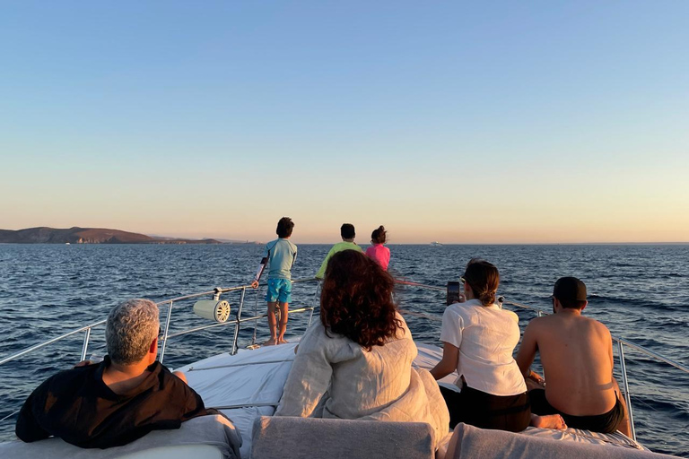 La Paz: Balandra Beach Luxury Yacht Charter Cruise