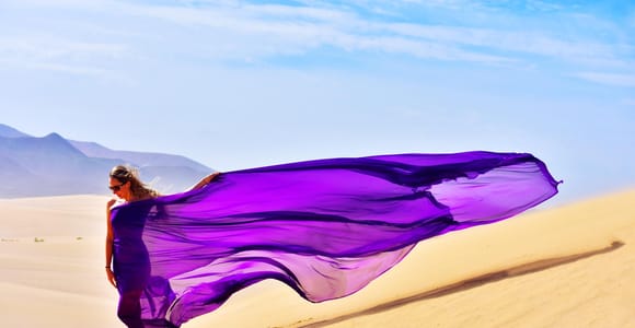 Gran Canaria: Flying Dress Photoshoot in Sand Dunes