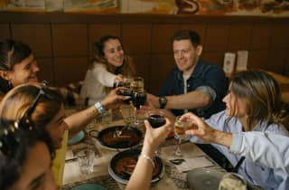 Barcelona: Kulinarischer Rundgang mit Tapas und Wein
