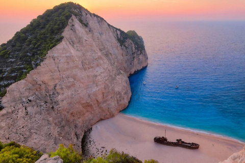Zante: Playa del Naufragio y Cuevas Azules Excursión Privada en BarcoZakynthos: Playa del Naufragio y Cuevas Azules Excursión Privada en Barco